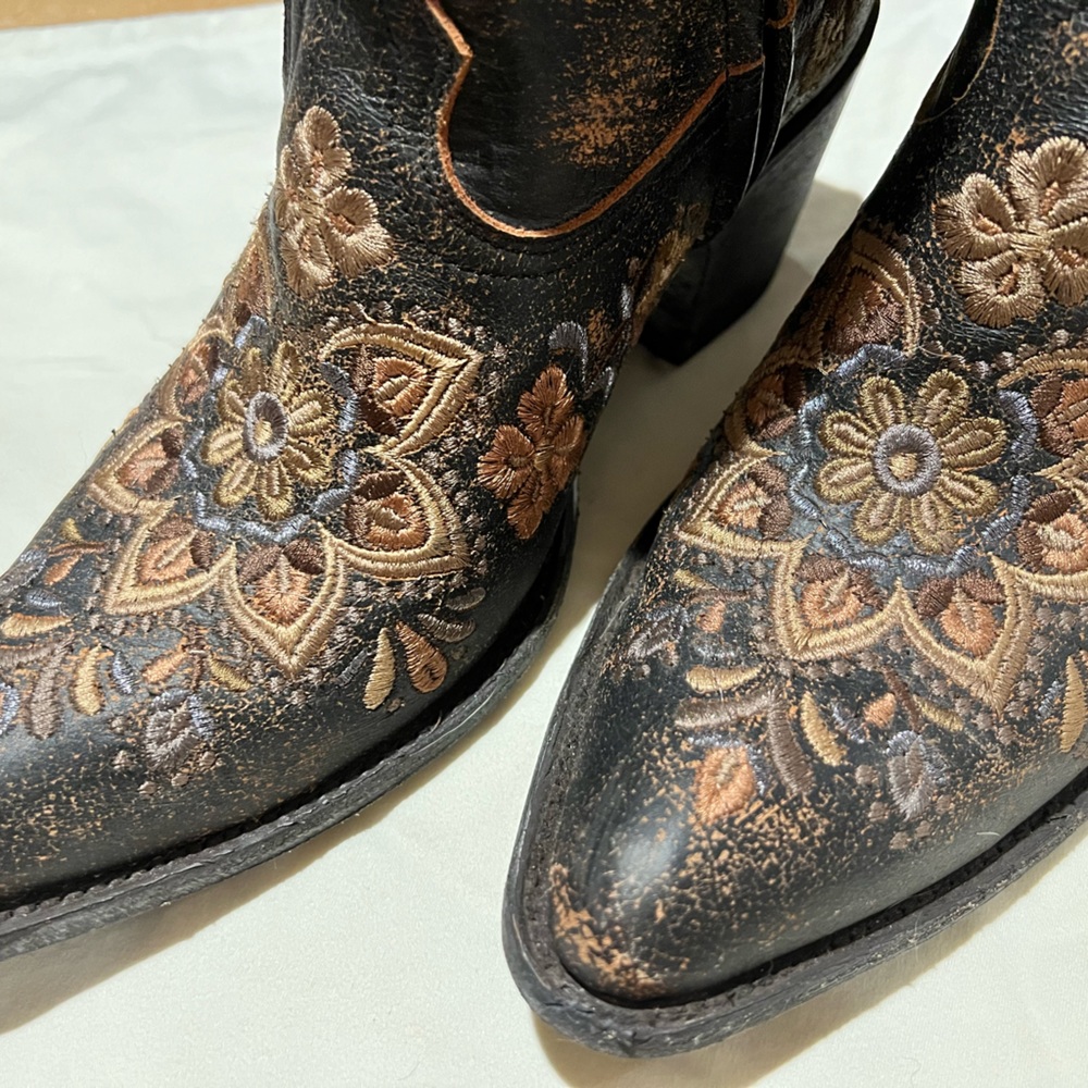Beautiful Fun Old Gringo ankle boots